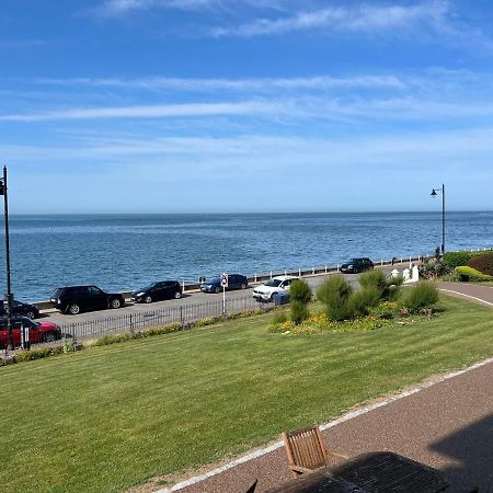 Beautiful Beachfront Retreat With A Stunning Sea View For The Ultimate Escape Away From The Busy World Below Herne Bay Buitenkant foto