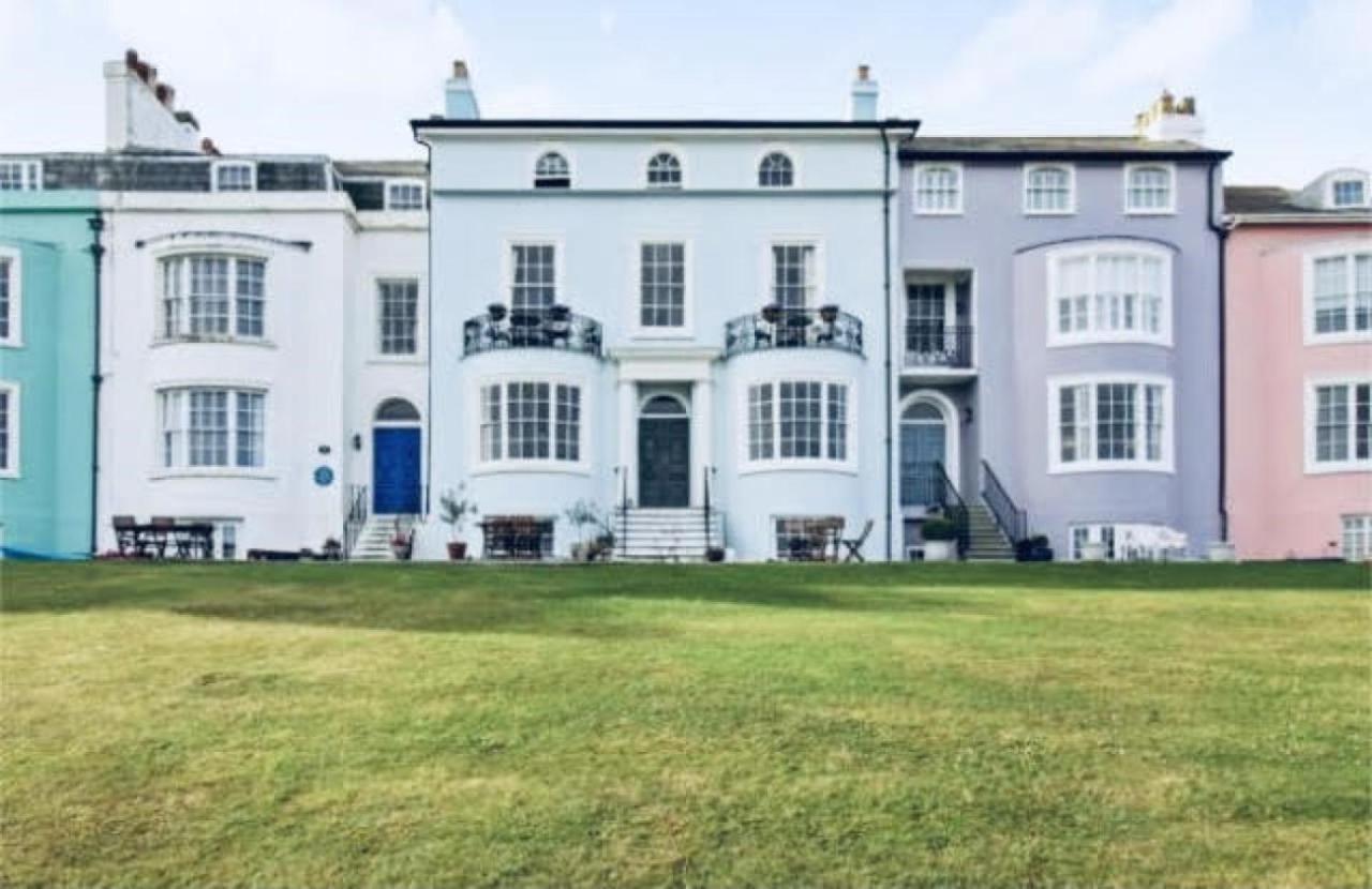 Beautiful Beachfront Retreat With A Stunning Sea View For The Ultimate Escape Away From The Busy World Below Herne Bay Buitenkant foto