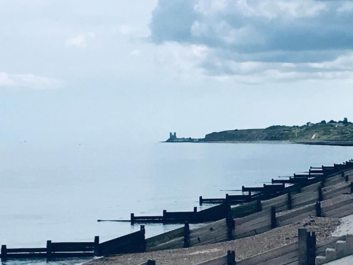 Beautiful Beachfront Retreat With A Stunning Sea View For The Ultimate Escape Away From The Busy World Below Herne Bay Buitenkant foto