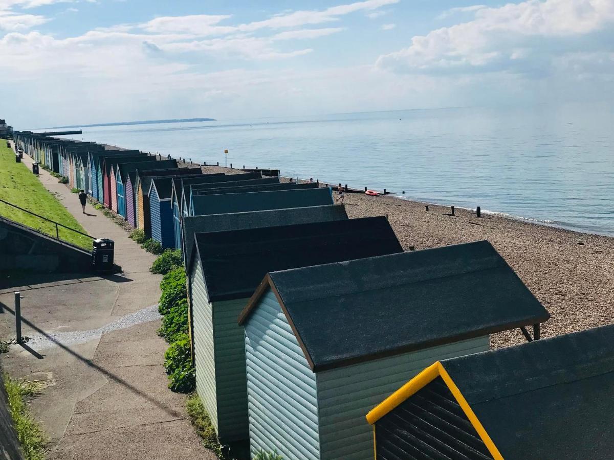 Beautiful Beachfront Retreat With A Stunning Sea View For The Ultimate Escape Away From The Busy World Below Herne Bay Buitenkant foto
