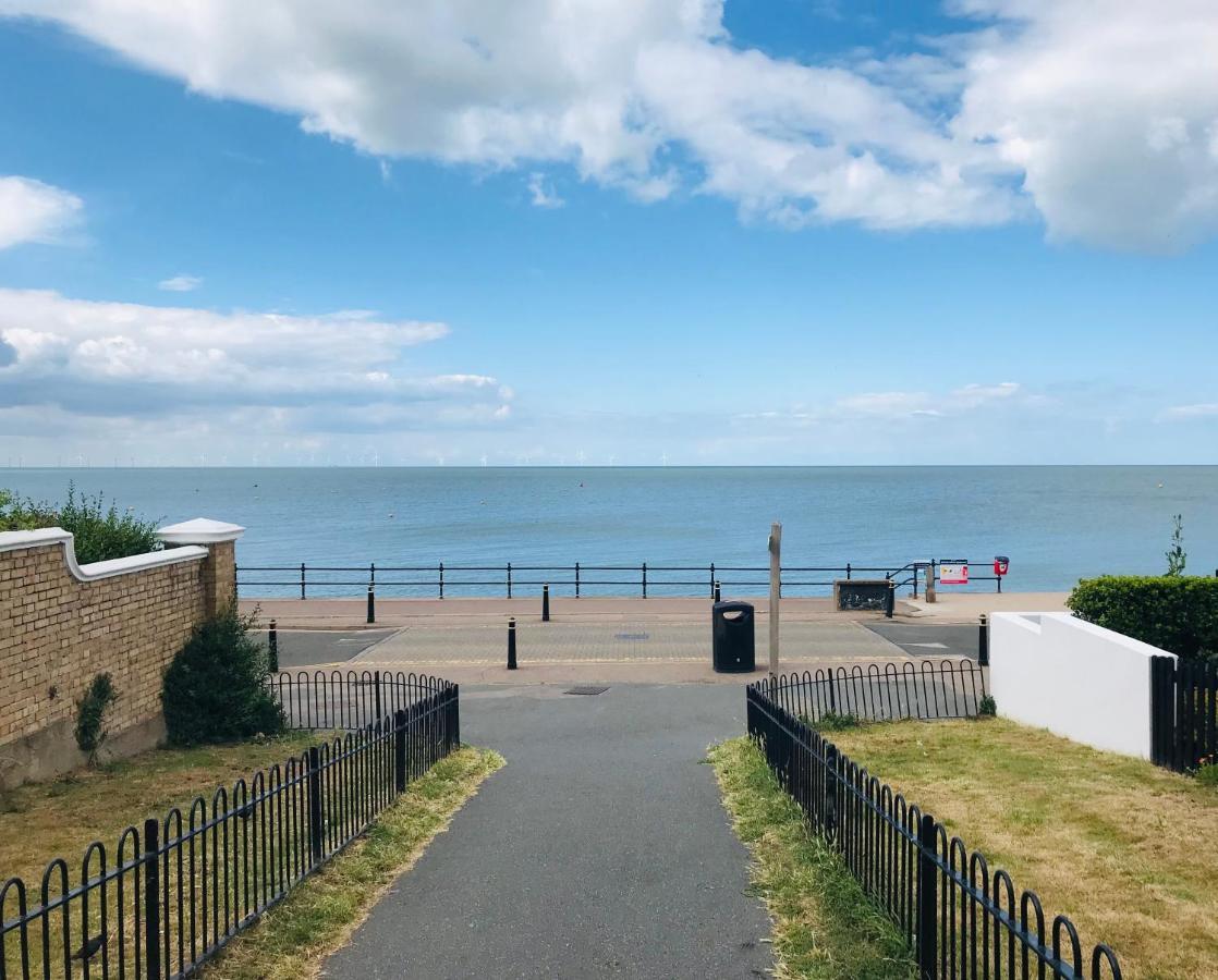 Beautiful Beachfront Retreat With A Stunning Sea View For The Ultimate Escape Away From The Busy World Below Herne Bay Buitenkant foto