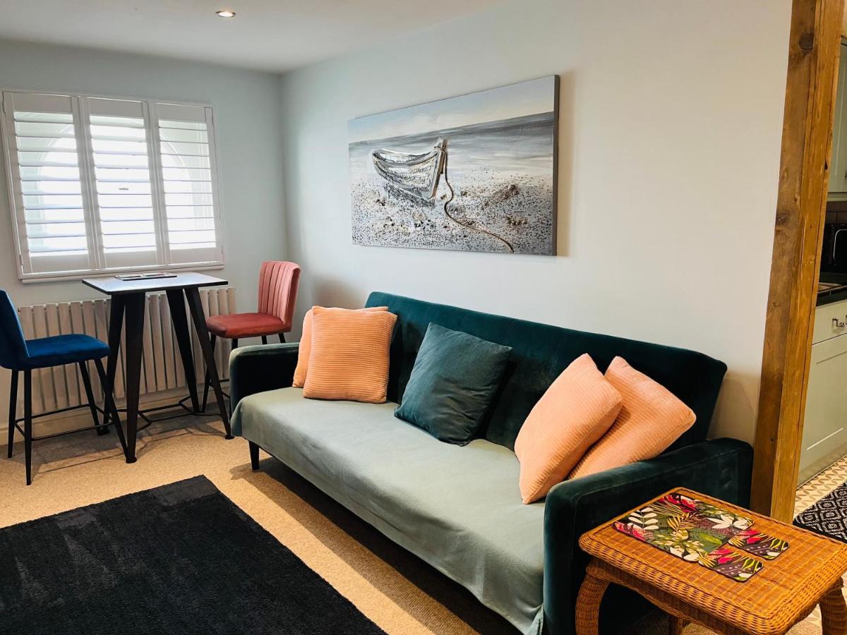 Beautiful Beachfront Retreat With A Stunning Sea View For The Ultimate Escape Away From The Busy World Below Herne Bay Buitenkant foto
