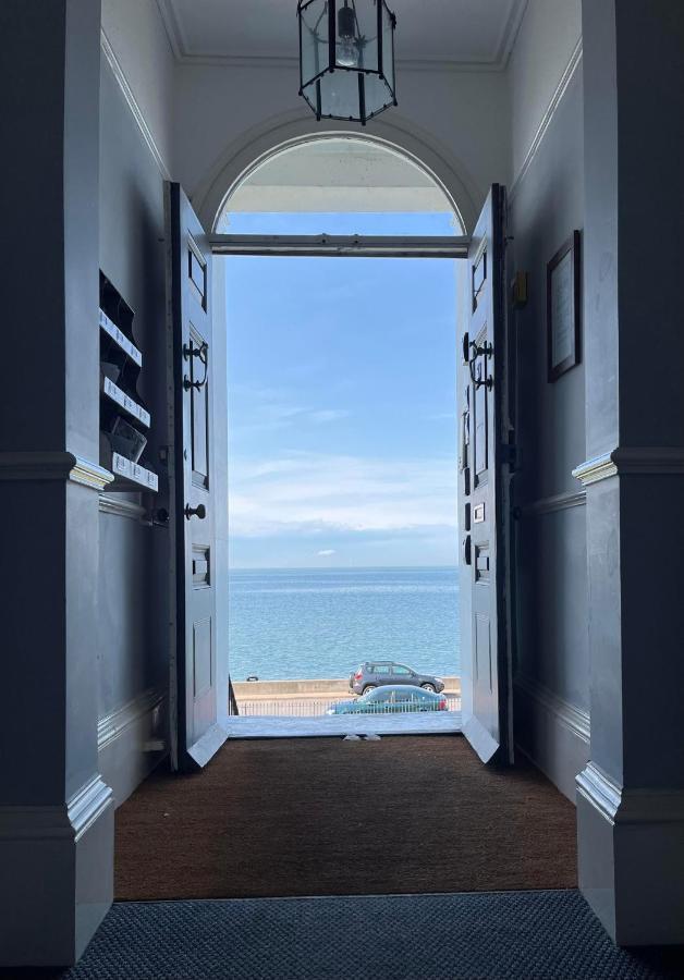 Beautiful Beachfront Retreat With A Stunning Sea View For The Ultimate Escape Away From The Busy World Below Herne Bay Buitenkant foto