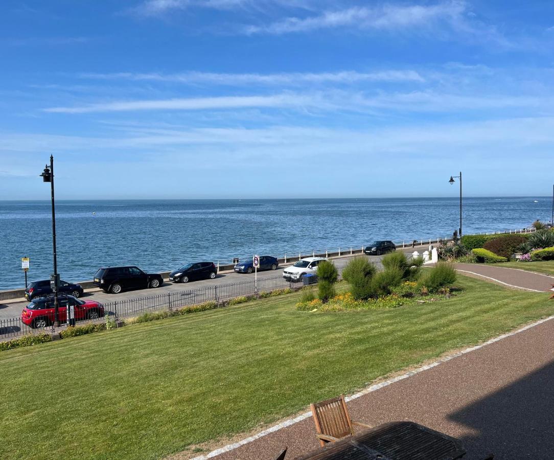Beautiful Beachfront Retreat With A Stunning Sea View For The Ultimate Escape Away From The Busy World Below Herne Bay Buitenkant foto