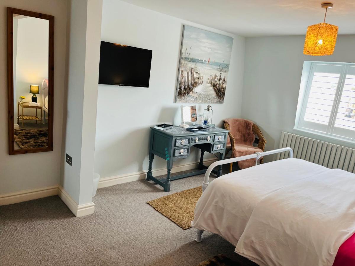 Beautiful Beachfront Retreat With A Stunning Sea View For The Ultimate Escape Away From The Busy World Below Herne Bay Buitenkant foto